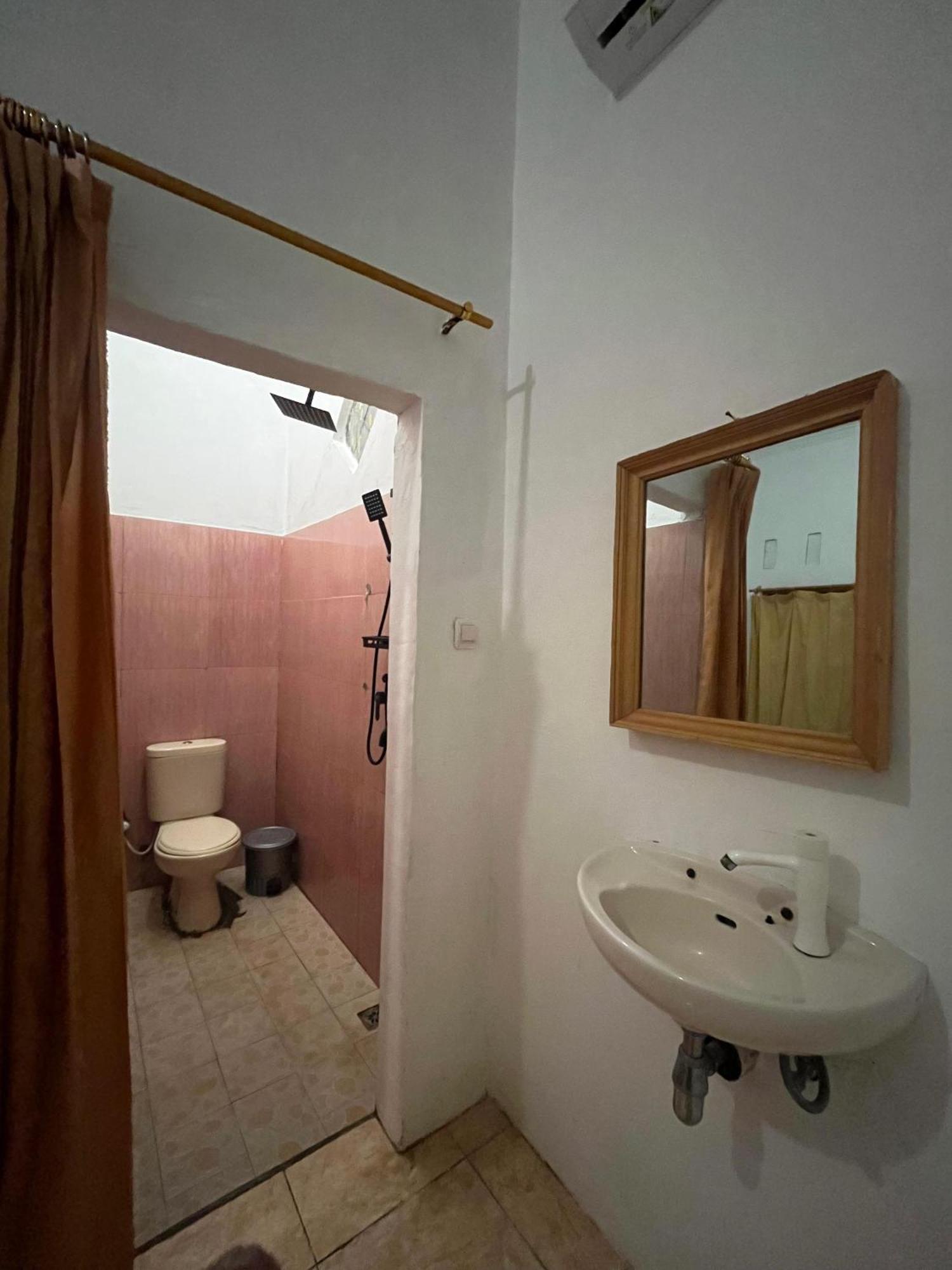 Roby Homestay Kuta  Δωμάτιο φωτογραφία